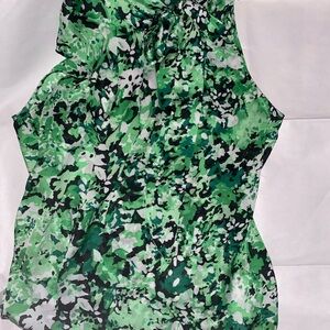 New York & Company Green Patterned Blouse. 0376